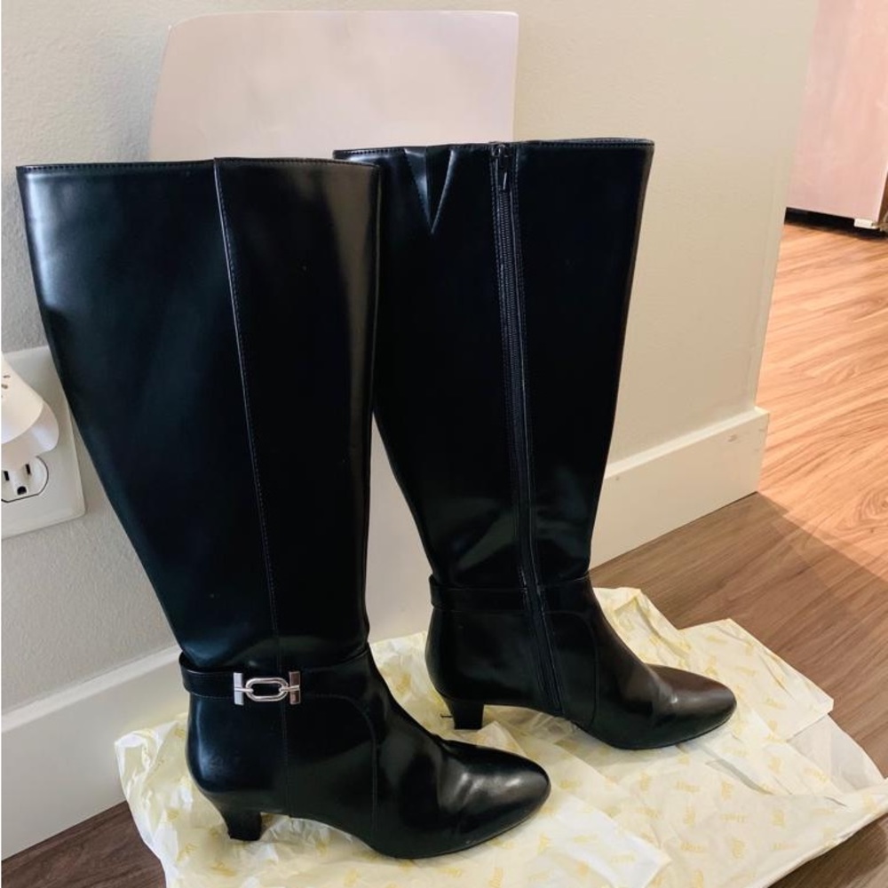 Women Dress boots for winter - Picture 3 of 3